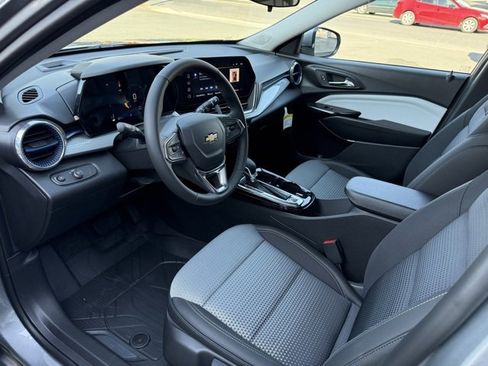 New 2025 Chevrolet Trax LT w/ Driver Confidence Package image 12