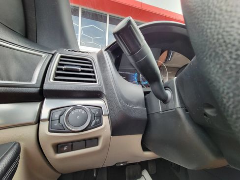 Used 2018 Ford Explorer XLT w/ Equipment Group 202A AWD/4WD image 12