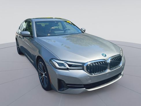 Used 2023 BMW 530e xDrive w/ Premium Package AWD/4WD image 3