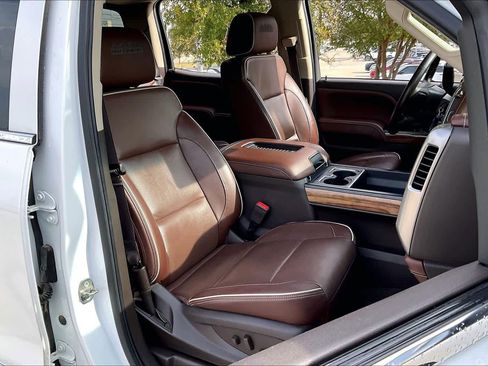 Used 2018 Chevrolet Silverado 1500 High Country image 8