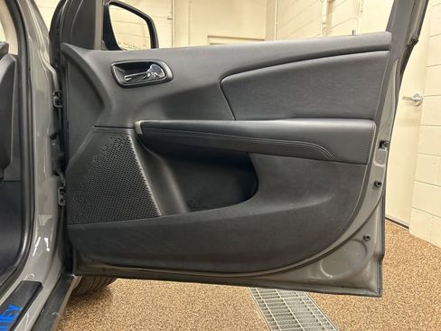 Used 2020 Dodge Journey SE w/ Blacktop Package FWD image 16