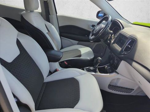 Used 2019 Jeep Compass Latitude w/ Popular Equipment Group FWD image 25