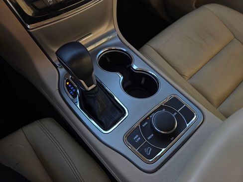 Used 2020 Jeep Grand Cherokee Limited AWD/4WD image 26
