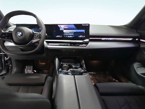 Certified 2025 BMW 530i w/ Premium Package image 13