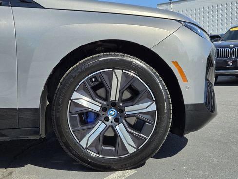 Used 2023 BMW iX xDrive50 w/ Premium Package AWD/4WD image 9