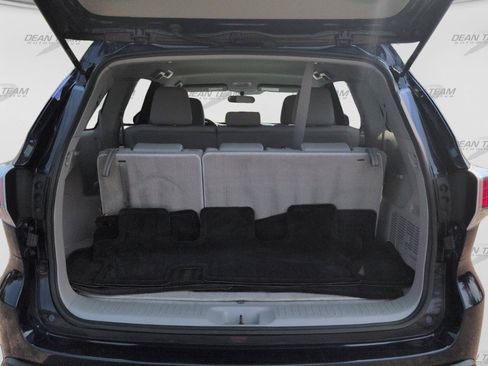 Used 2015 Toyota Highlander LE FWD image 9
