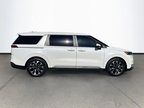 Used 2022 Kia Carnival EX FWD image 8