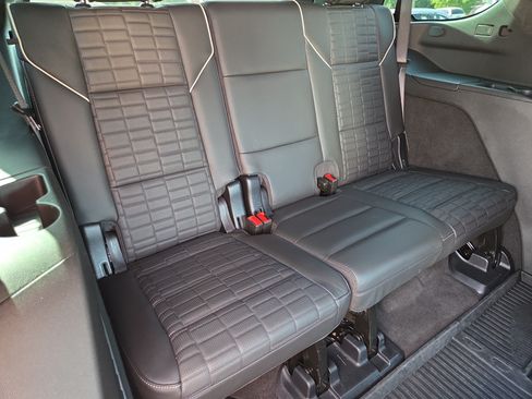Used 2025 Cadillac Escalade Premium Luxury Platinum w/ LPO, Floor Liner Package AWD/4WD image 19