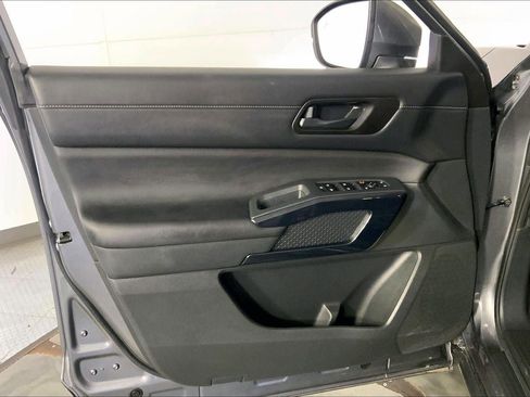 Used 2025 Nissan Pathfinder SV AWD/4WD image 24