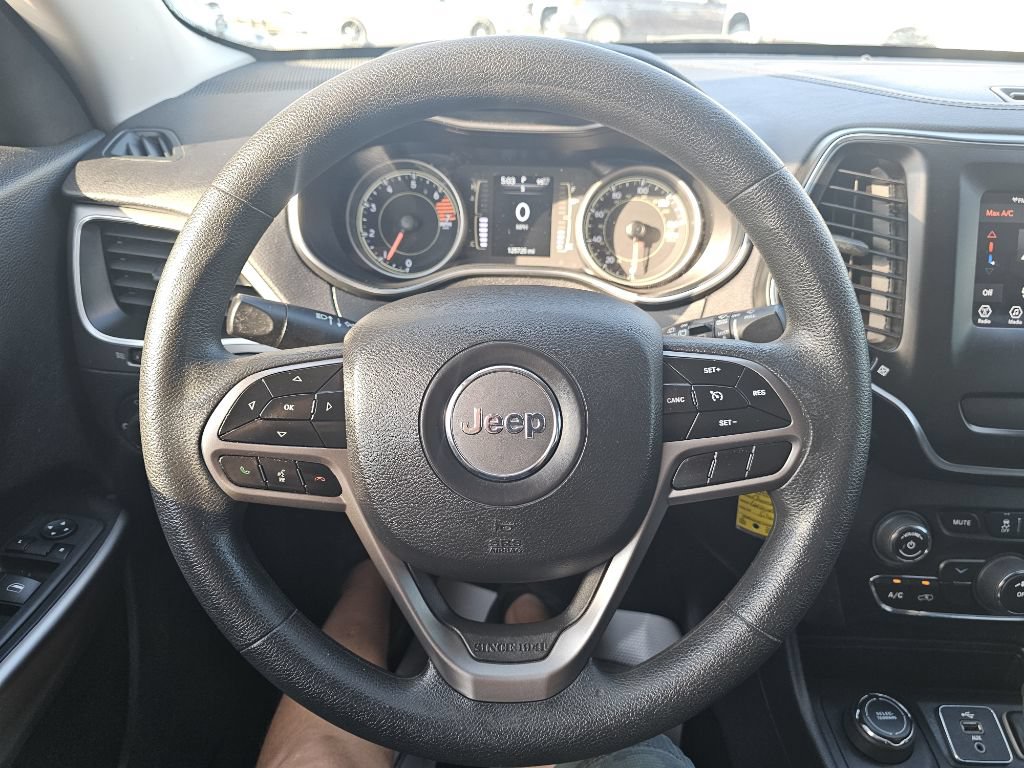 Used 2019 Jeep Cherokee Latitude w/ Popular Appearance Group AWD/4WD image 27