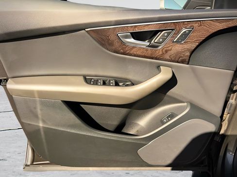 Used 2019 Audi Q8 Premium image 28