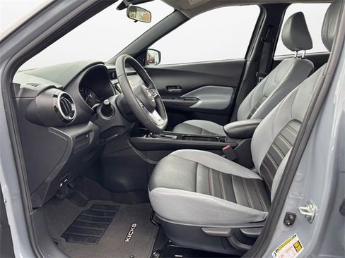Used 2023 Nissan Kicks SR w/ SR Premium Package image 9