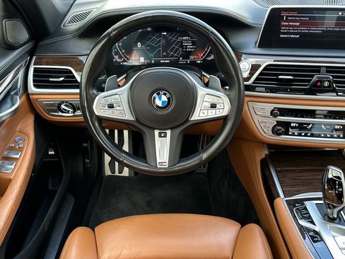 Used 2022 BMW 750i xDrive w/ Luxury Rear Seating Package image 17