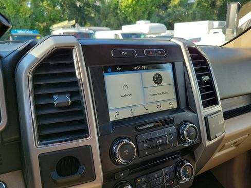 Used 2017 Ford F150 Lariat w/ Equipment Group 501A Mid RWD image 19