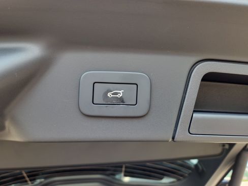 New 2026 Land Rover Range Rover Velar Dynamic SE image 14