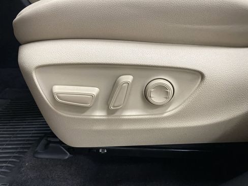 Used 2023 Toyota Highlander XLE image 15