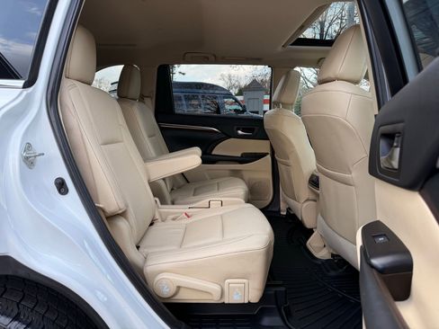 Used 2019 Toyota Highlander Limited image 27