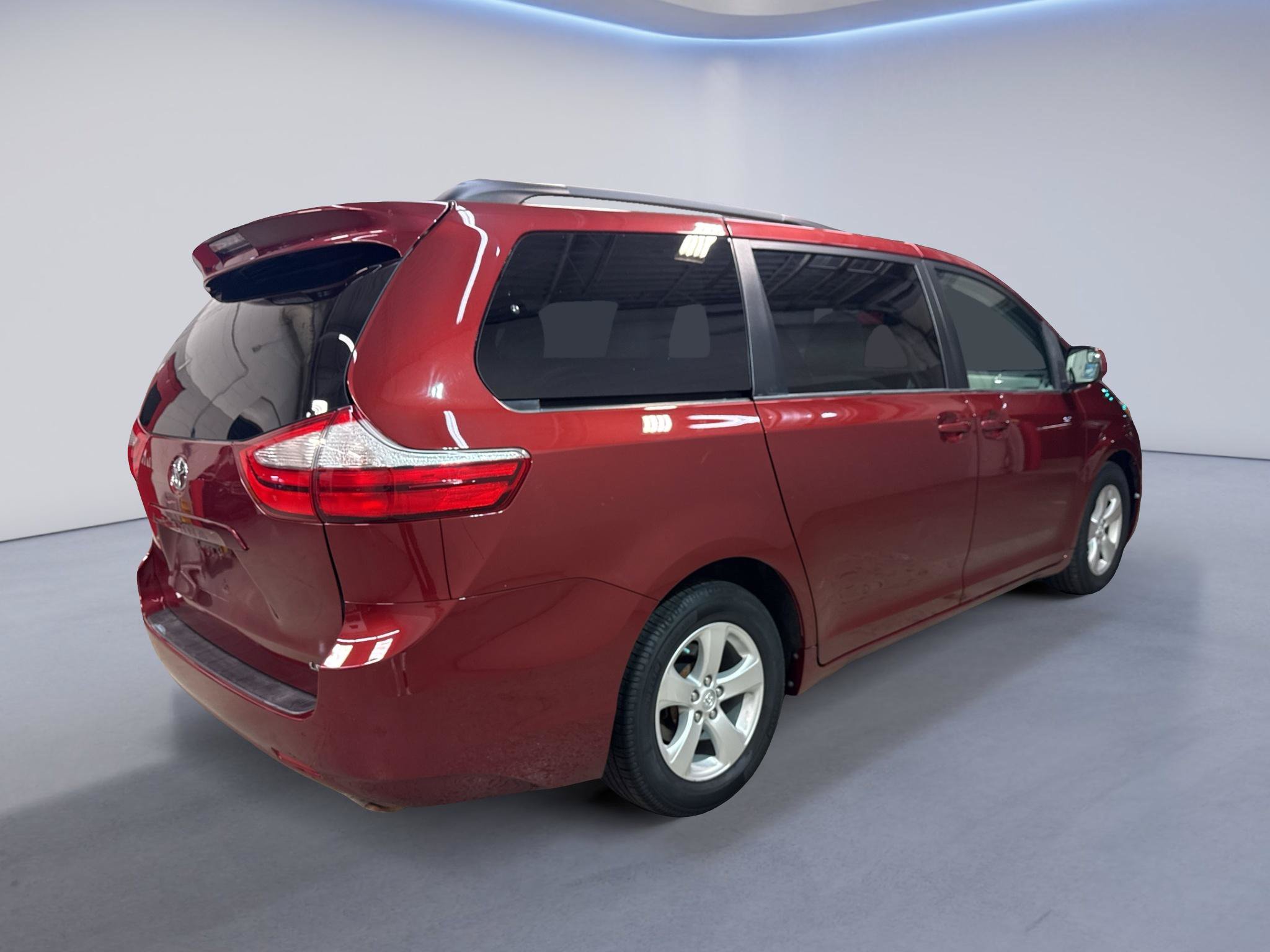 Used 2015 Toyota Sienna LE FWD image 8