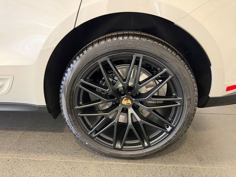 New 2026 Porsche Macan GTS AWD/4WD image 11