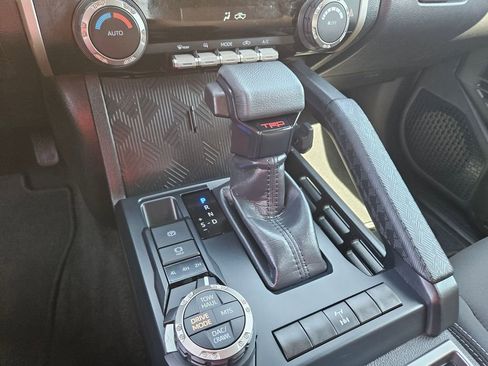 Used 2025 Toyota Tacoma TRD Off-Road image 28