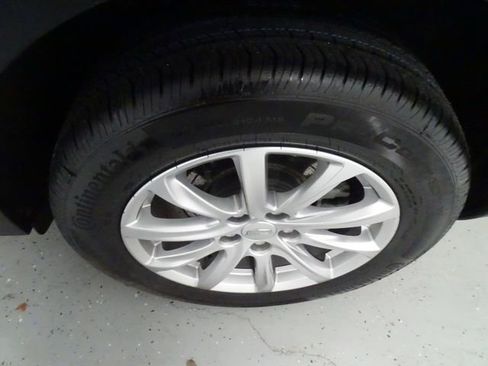 Certified 2023 Cadillac XT4 Luxury w/ Cold Weather Package image 29