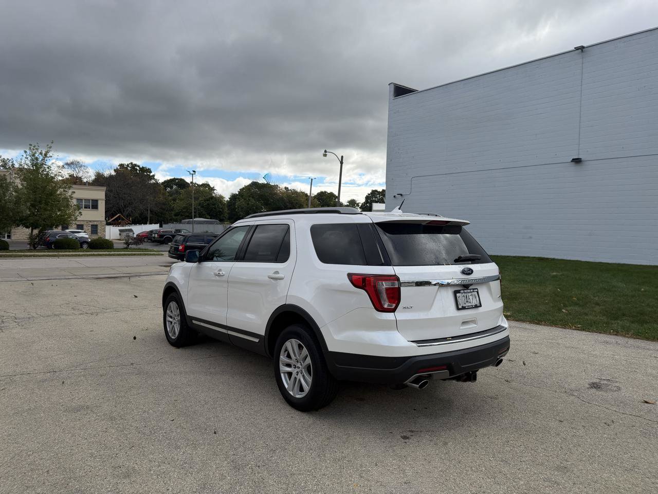 Used 2018 Ford Explorer XLT w/ Equipment Group 202A AWD/4WD image 5