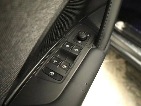 New 2026 Volkswagen Tiguan S image 10