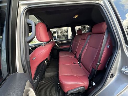 Used 2020 Lexus GX 460 Premium w/ Premium Package image 31