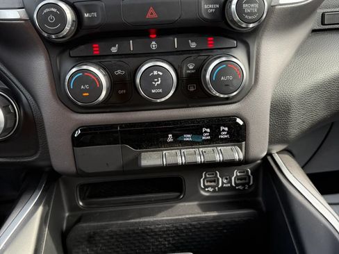 Used 2022 RAM 1500 Big Horn AWD/4WD image 27