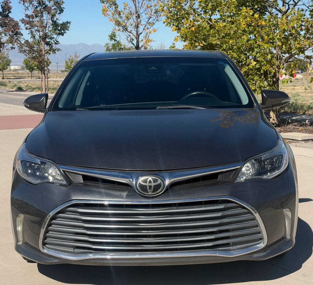 Used 2018 Toyota Avalon XLE FWD image 2