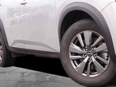 Used 2025 Nissan Pathfinder SV AWD/4WD image 3