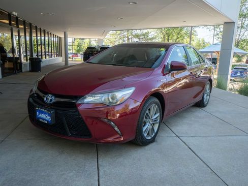 Used 2015 Toyota Camry SE FWD image 3