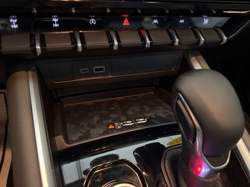 Used 2025 Chevrolet Colorado ZR2 AWD/4WD image 23