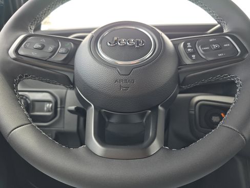 New 2025 Jeep Gladiator Rubicon image 30