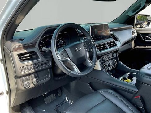 Used 2022 Chevrolet Tahoe Z71 w/ Luxury Package AWD/4WD image 12