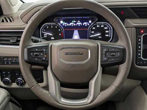 Used 2021 GMC Yukon Denali w/ Denali Premium Package image 28