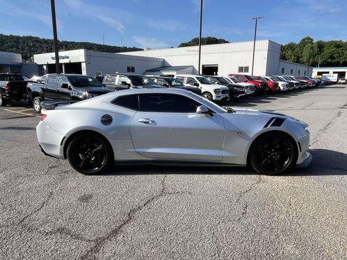 Used 2017 Chevrolet Camaro SS RWD image 8