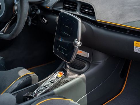 New 2025 McLaren Artura RWD image 44