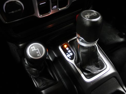 Used 2019 Jeep Wrangler Unlimited Sport S AWD/4WD image 22