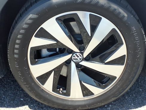 Certified 2025 Volkswagen ID.4 Pro RWD image 9