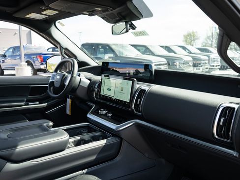 New 2026 Ford Expedition Platinum w/ Stealth Appearance Package image 38