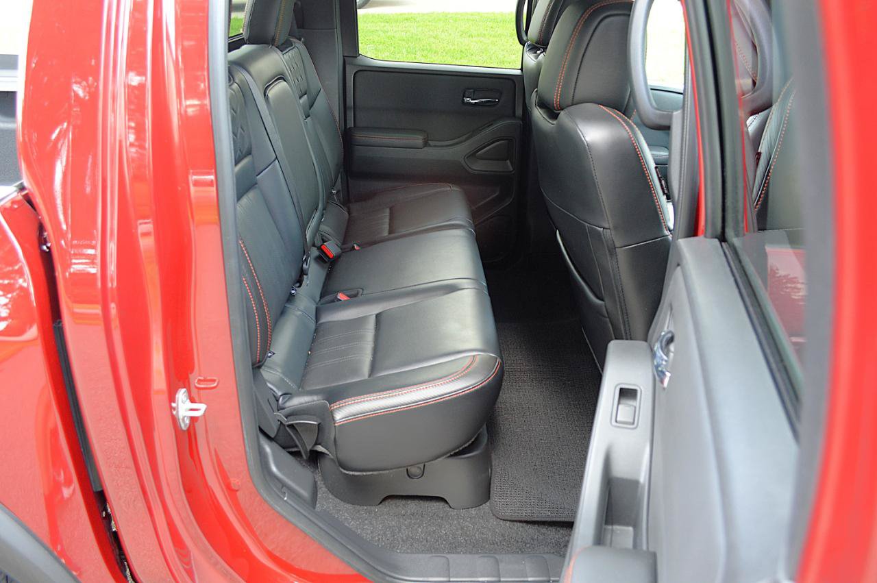 Used 2023 Nissan Frontier PRO-4X w/ Pro-4X Premium Package AWD/4WD image 16