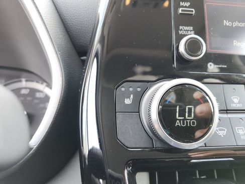 Used 2021 Toyota Highlander XLE FWD image 27