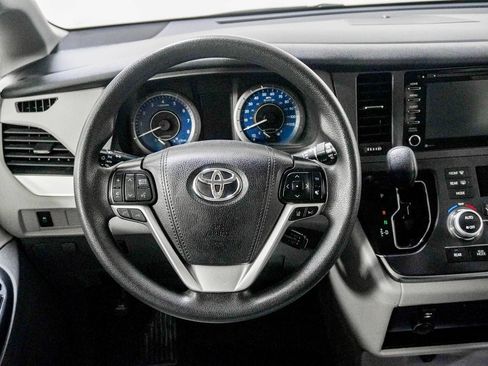 Used 2019 Toyota Sienna LE FWD image 22