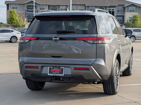 New 2026 Nissan Pathfinder SL FWD image 4