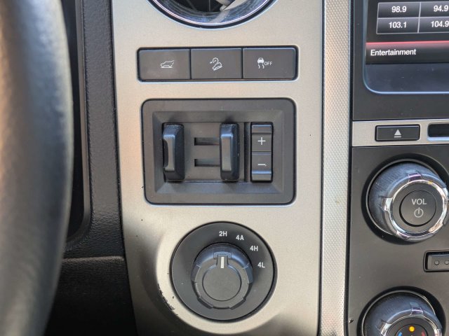 Used 2015 Ford Expedition XLT w/ Equipment Group 202A AWD/4WD image 25