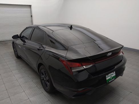 Used 2021 Hyundai Elantra SEL FWD image 5