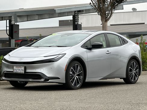 Used 2024 Toyota Prius LE image 8