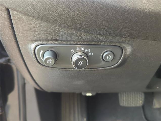 Used 2018 Chevrolet Equinox Premier FWD image 11