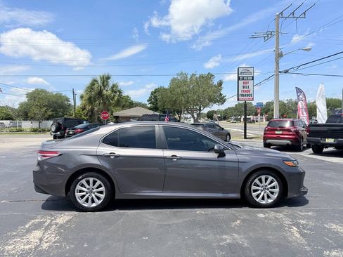 Used 2020 Toyota Camry LE FWD image 4